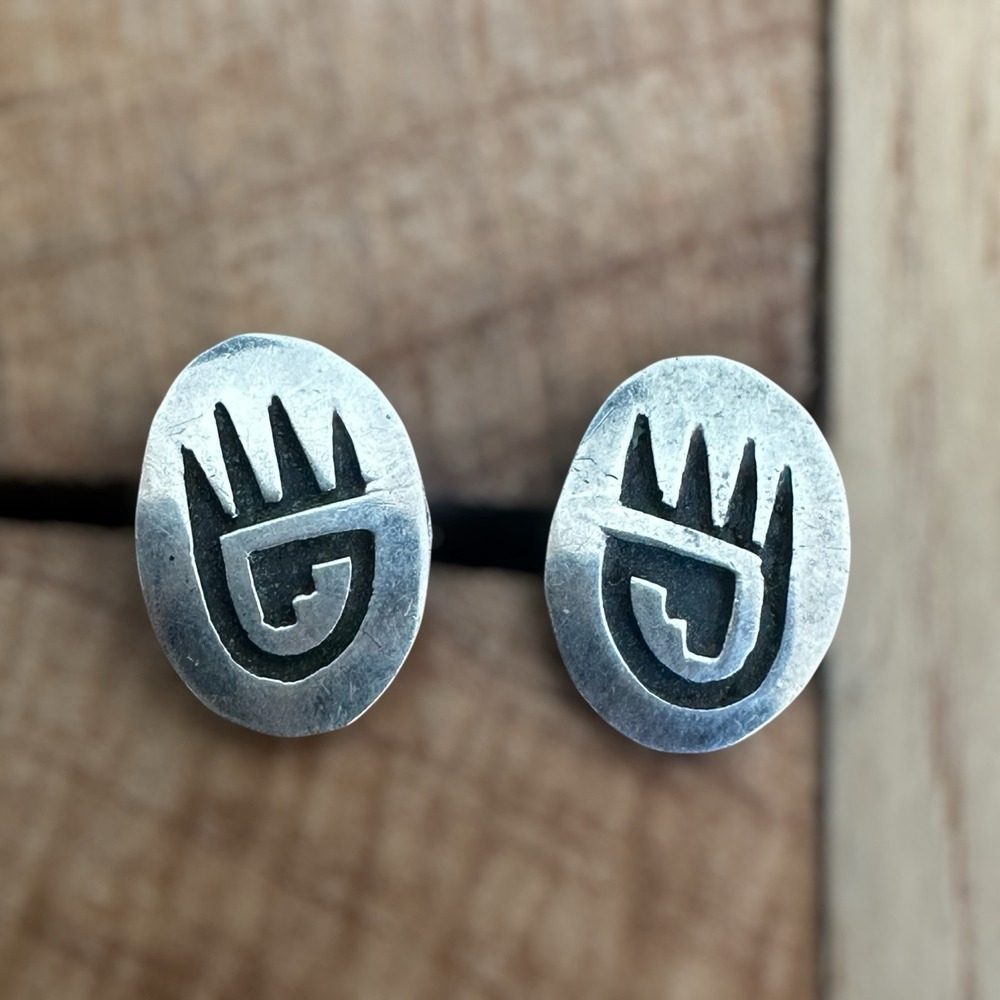 Vintage Navajo Hopi Stud Earrings 0.5 Inch Carved Bear Paw 925 Sterling 1.5g